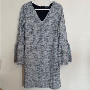 Banana Republic V Neck Dress Size Small with Bell Sleeves